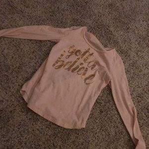 A kind sleeve shirt